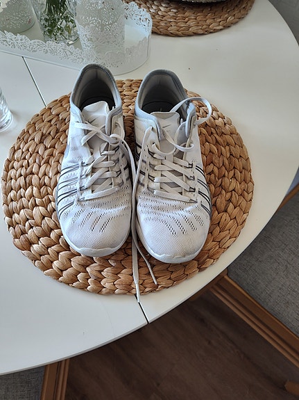 Nike Free TR naisten treenikengät koko 37,5 valkoinen/harmaa