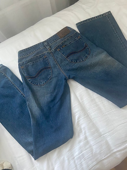 Low waist leveälahkeiset farkut