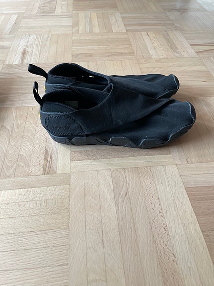 Vibram paljasjalkakengät