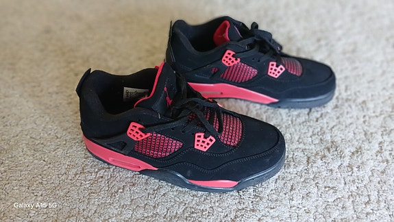 Nike air retro 4 thunder