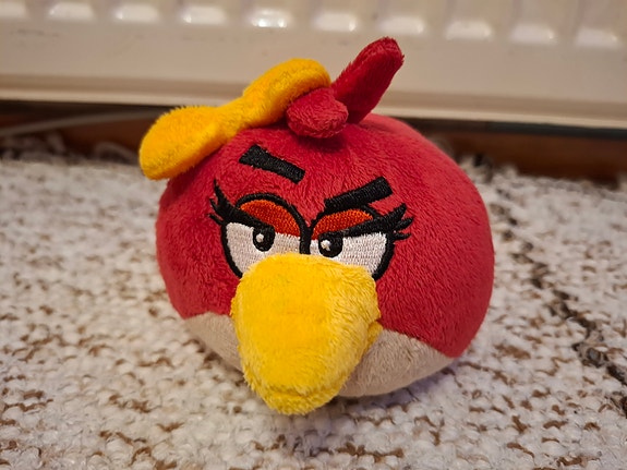 Angry birds pehmo punainen tyttö