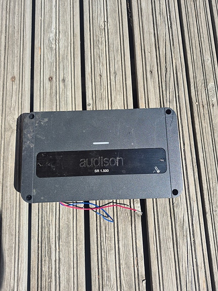 Subwoofer ja vahvistin autoon