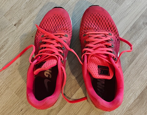 Käytetty Nike lenkkarit.