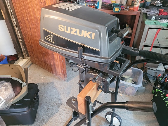 Korjattavaksi tai varaosiksi Suzuki DT4