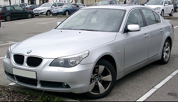 BMW E60 varaosat kori musta