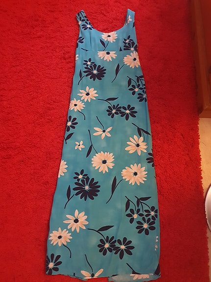 Pitkä mekko