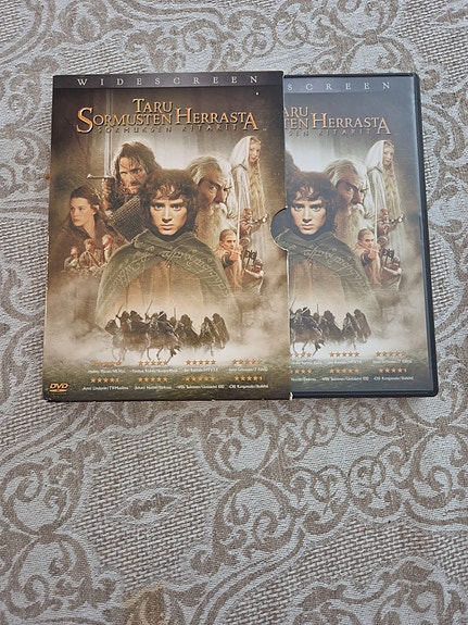 Taru Sormusten Herrasta Sormuksen ritarit DVD elokuva (suomi)