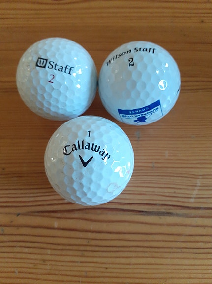 Callaway ja Wilson Staff golfpallot