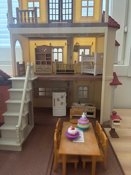 Sylvanian Families nukkekodin huonekalut ja ruokailuryhmä