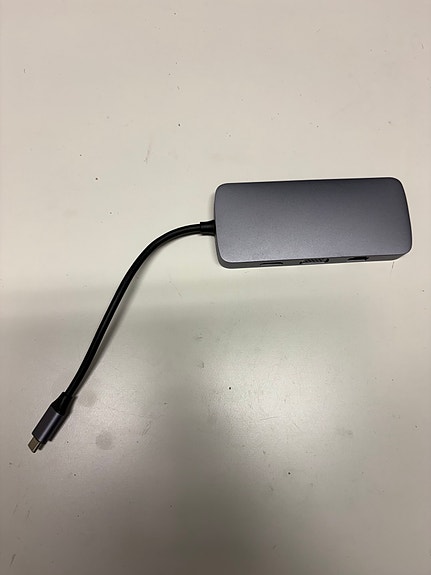 USB-C moniporttihubi / telakointiasema HDMI VGA Ethernet SD