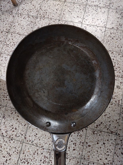 Teräksinen paistinpannu + kansi 22 cm