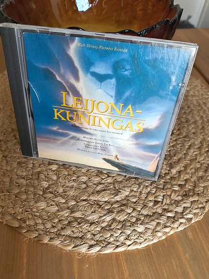Leijonakuningas soundtrack, suomeksi
