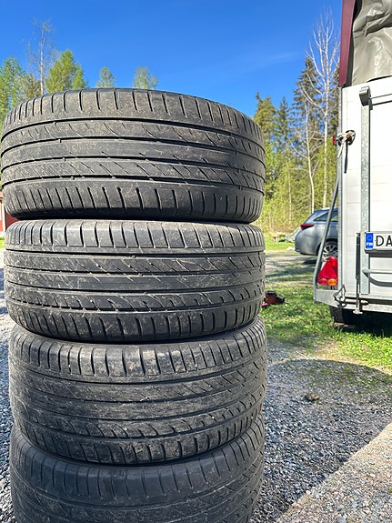 Chevrolet Tahoessa 1kk alla olleet Sailunin kesärenkaat