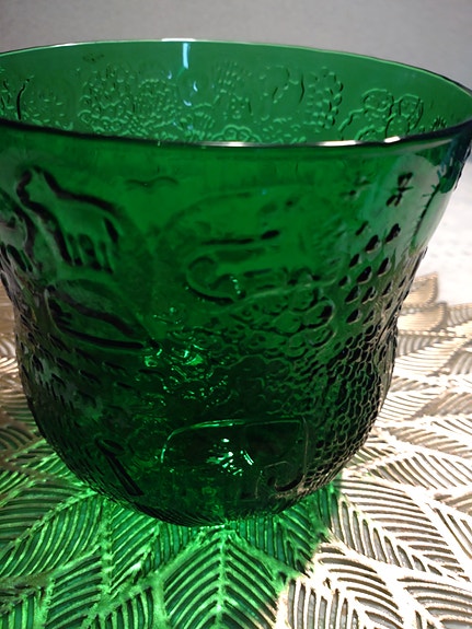 Iittala vihreä lasikulho koristekuviolla