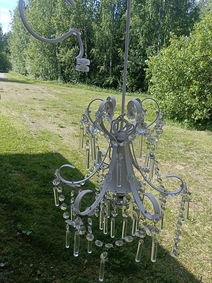 Valkoinen kattokruunu