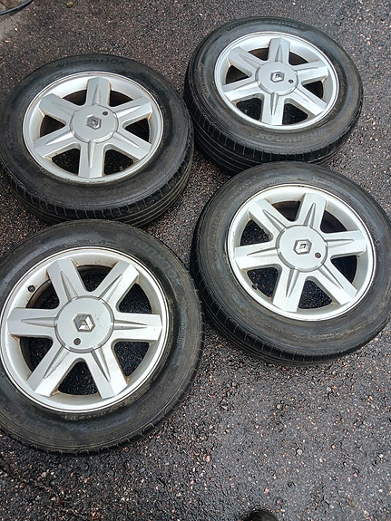 Renault Laguna aluvanteilla renkaita edullisesti.