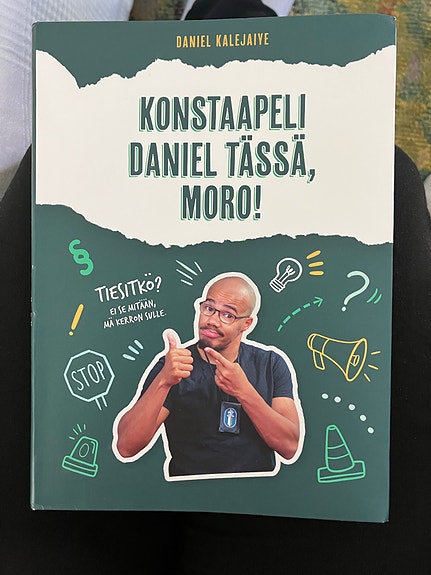 Konstaapeli Daniel tässä, moro! - kirja