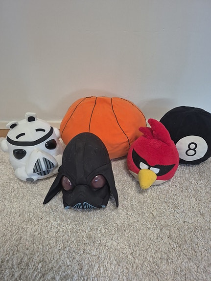 Star Wars pehmolelut ja Angry Birds pehmot