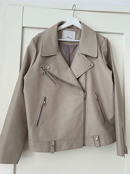ONLY carmakoma tekonahkatakki koko 46 beige
