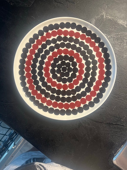 Marimekko lautanen punamusta kuviollinen