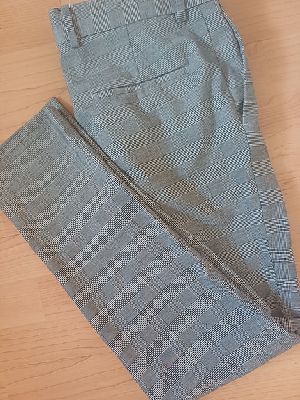 Mustavalkoiset slim fit housut