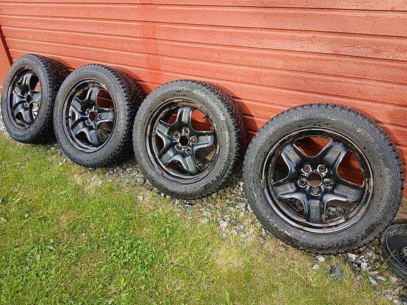 Nokian Hakkapeliitta 8 nstarenkaat vanteilla