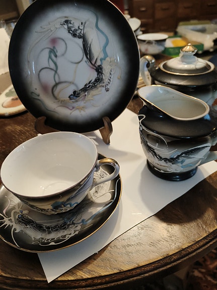Vanhat japanilaiset teekupit kuusi kappaletta,lautaset,sokerikko,kermakko