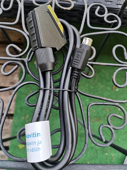 SCART-S-Video-adapterikaapeli