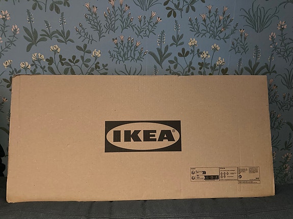 Valkoinen Ikean Eket-kaappi seinälle (uusi)