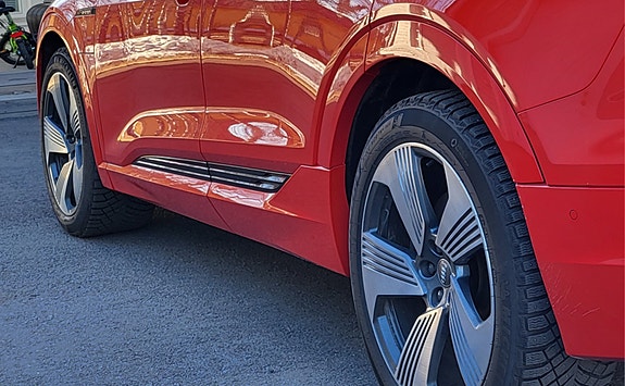 Audi E-tron vanteet 21” x 9,5” Michelin 265 45 R21 nastat