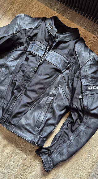 Richa nahkapuku, koko 54 – 299 €