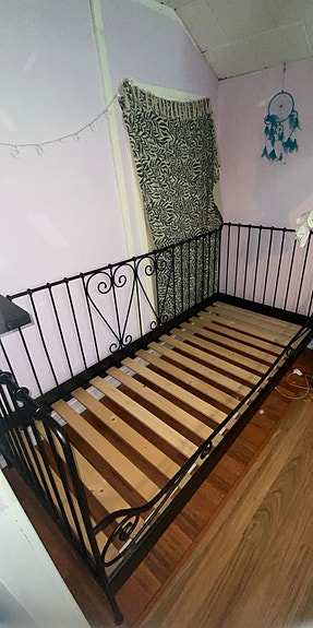 IKEA metallinen sänkyn runko