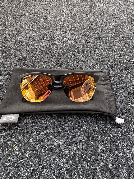 Oakley aurinkolasit musta-oranssi unisex