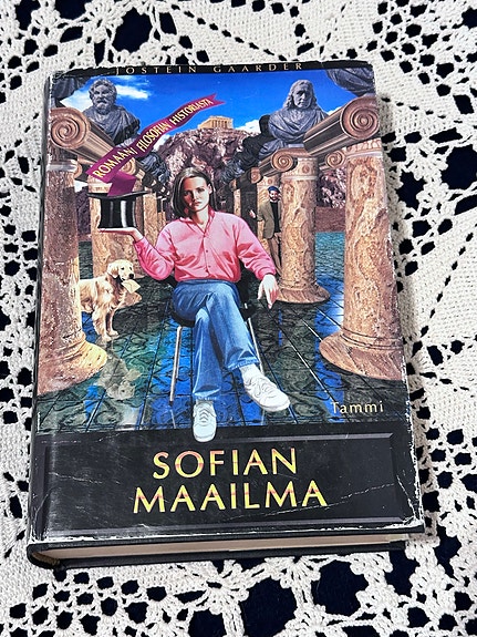 Sofian maailma kovakantinen kirja