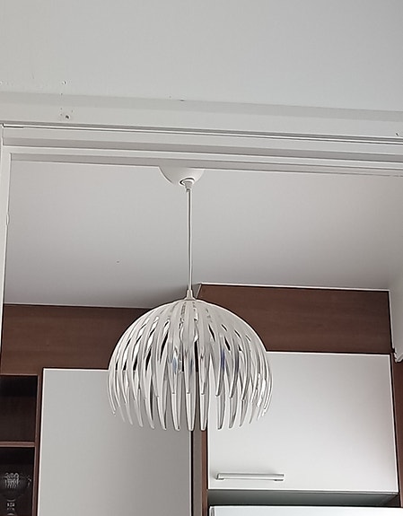 Myydään keittiössä ollut valaisin