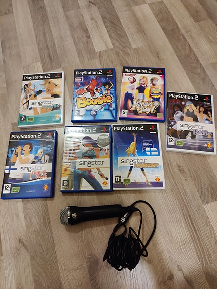 PlayStation 2 SingStar -pelipaketti ja mikrofoni