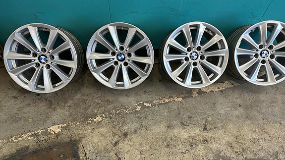 Alkuperäiset BMW 17" alumiinivanteet + TPMS-paineanturit, 4 kpl