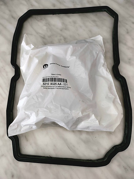 Mopar automaatti vaihteiston ölynsuodatin 52108325AA