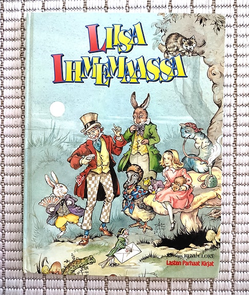 Liisa Ihmemaassa kirja