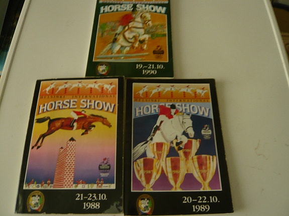 Helsinki International Horse Show ohjelma ja osanottajat  kirjat