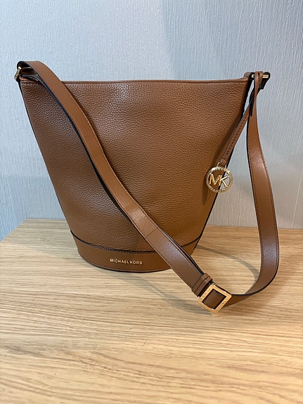 Michael Kors olkalaukku