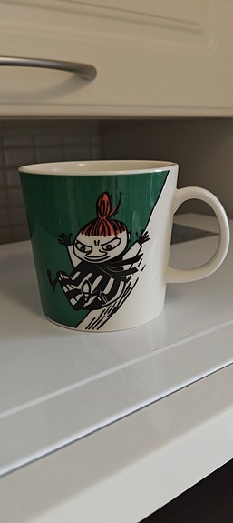 Pikku Myy liukumäessä