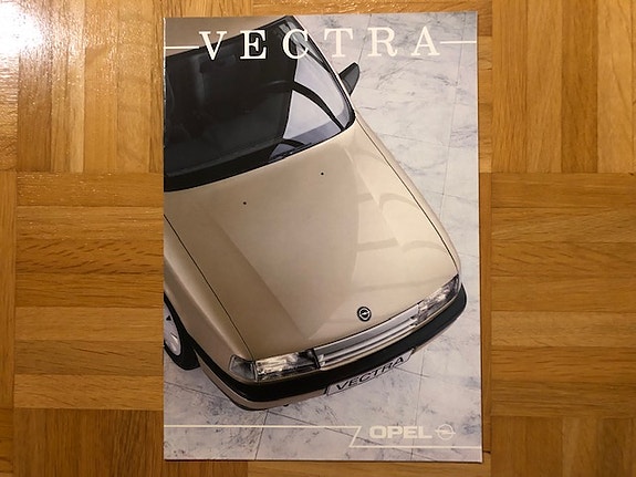 Esite Opel Vectra A vuodelta 1988 / 1989