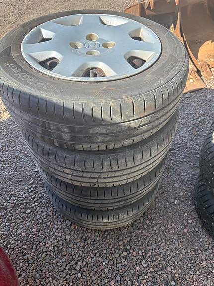 Honda civikin hankook kesärenkaat vanteilla