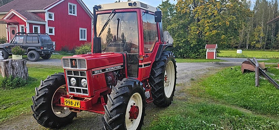 International 585 XL