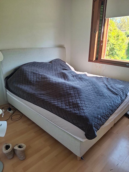 IKEA TÄRNKULLEN verhoiltu sänky (180x200)