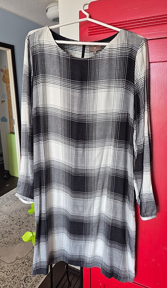 Aventuran uusi polvipituinen mekko 44