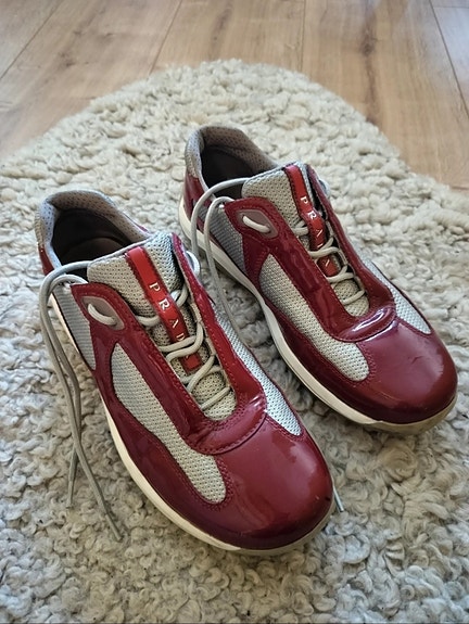 Prada tennarit