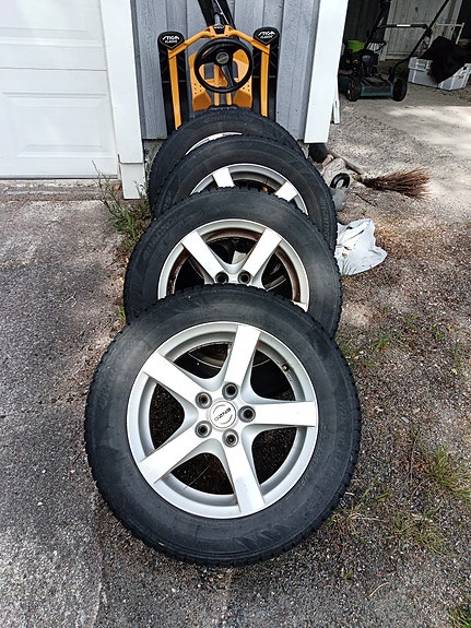 Hankook nastarenkaat vanteilla