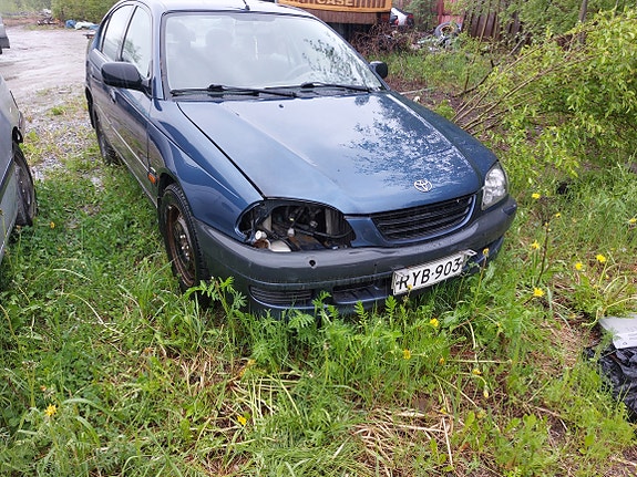 Toyota avensis 2.0 td vm 2000